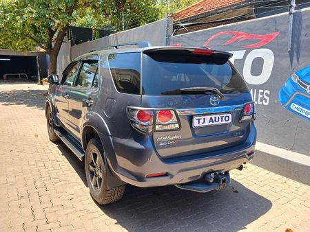 2010-Toyota-Fortuner-30-D-4D-Raised-Body-Auto_4