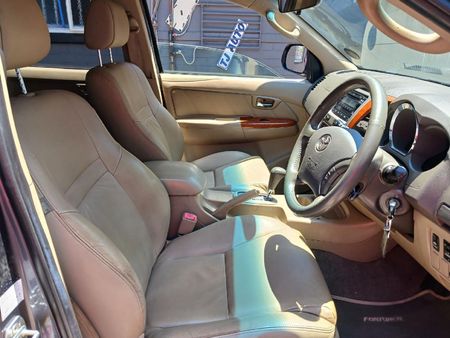 2010-Toyota-Fortuner-30-D-4D-Raised-Body-Auto_7
