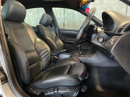 2005-BMW-3-Series-318i_9
