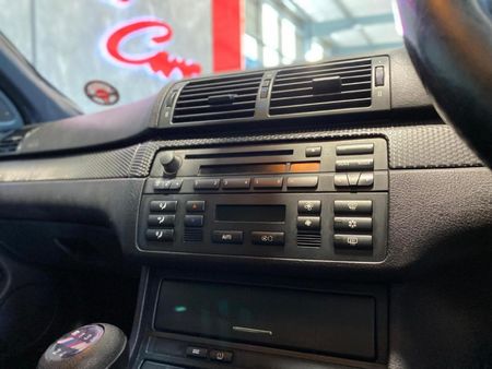 2005-BMW-3-Series-318i_11