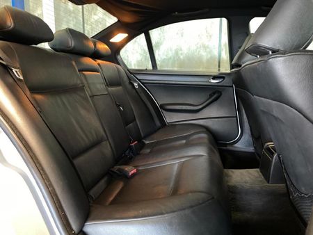2005-BMW-3-Series-318i_12