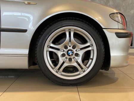 2005-BMW-3-Series-318i_13