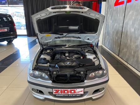 2005-BMW-3-Series-318i_3