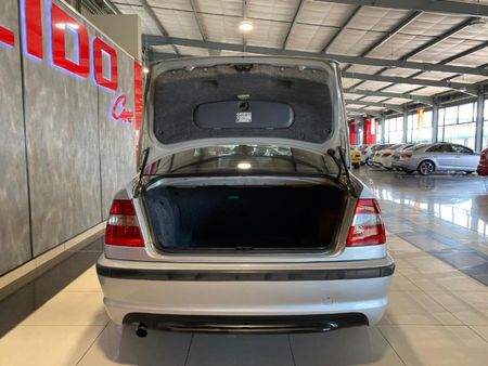 2005-BMW-3-Series-318i_5