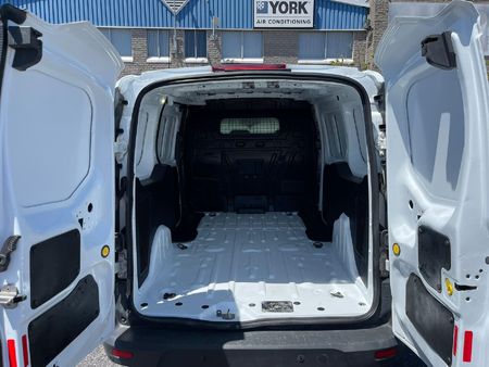 2018-Ford-Transit-Connect-15-TDCi-Ambiente-LWB-Panel-Van_5