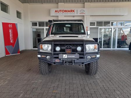 2013-Toyota-Land-Cruiser-76-45-D-V8-Station-Wagon_7