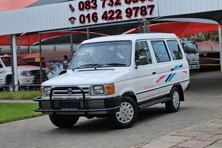 1995-Toyota-Venture-2200-64_0