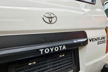 1995-Toyota-Venture-2200-64_10
