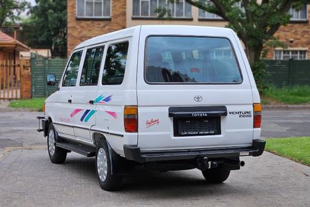 1995-Toyota-Venture-2200-64_1