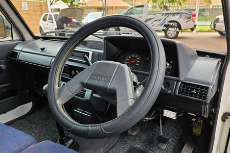 1995-Toyota-Venture-2200-64_22