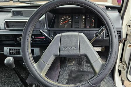 1995-Toyota-Venture-2200-64_28