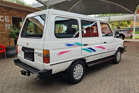 1995-Toyota-Venture-2200-64_3