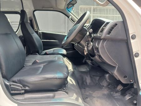 2019-Toyota-Quantum-25-D-4D-Sesfikile-16-seat_11
