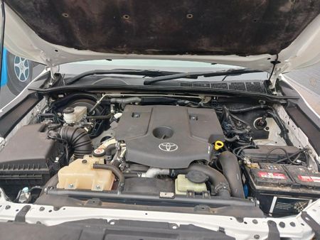 2017-Toyota-Hilux-24-GD-6-SRX-4x4-Double-Cab_12