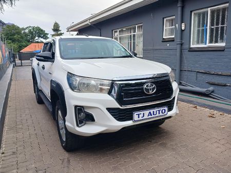 2017-Toyota-Hilux-24-GD-6-SRX-4x4-Double-Cab_2