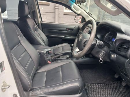 2017-Toyota-Hilux-24-GD-6-SRX-4x4-Double-Cab_7