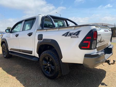 2018-Toyota-Hilux-24-GD-6-SRX-4x4-Double-Cab_3
