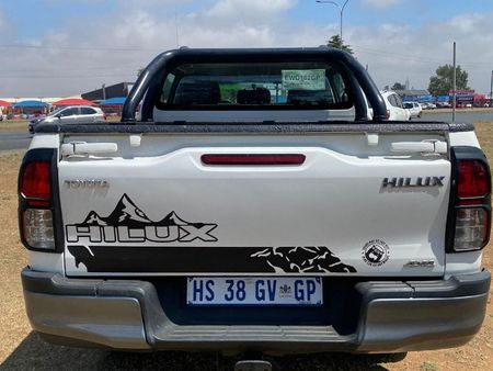 2018-Toyota-Hilux-24-GD-6-SRX-4x4-Double-Cab_5