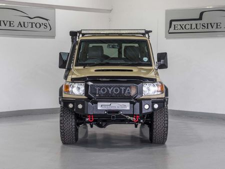 2020-Toyota-Land-Cruiser-76-45-D-V8-Station-Wagon_1