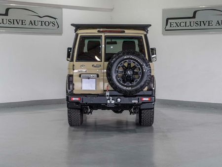 2020-Toyota-Land-Cruiser-76-45-D-V8-Station-Wagon_4