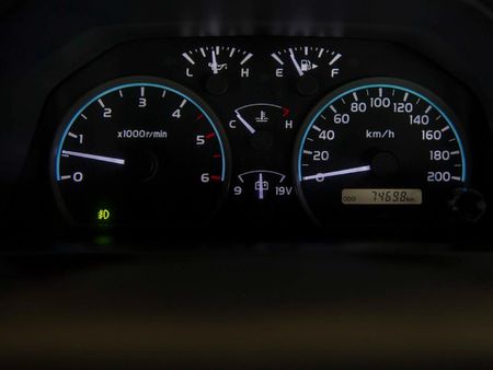 2020-Toyota-Land-Cruiser-76-45-D-V8-Station-Wagon_8