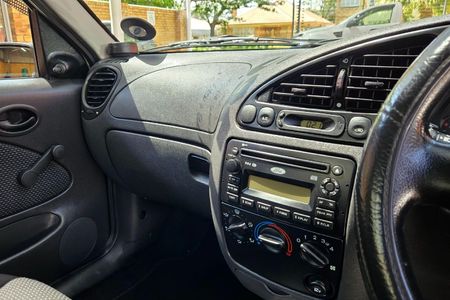 2010-Ford-Bantam-13i-XL_21