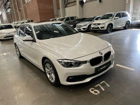 2017-BMW-3-Series-320i_0