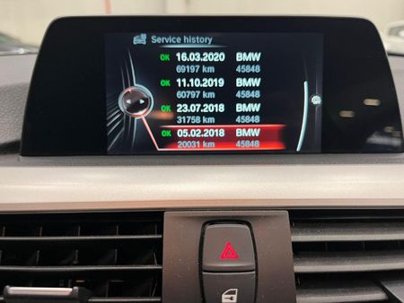 2017-BMW-3-Series-320i_9