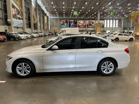 2017-BMW-3-Series-320i_3