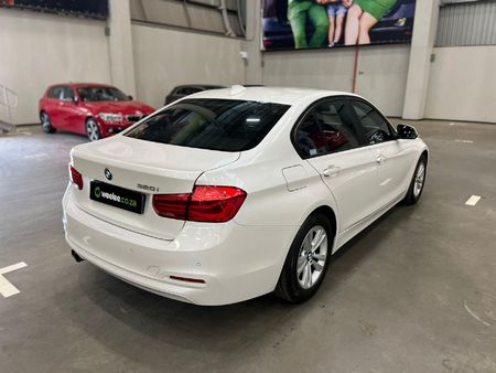 2017-BMW-3-Series-320i_4