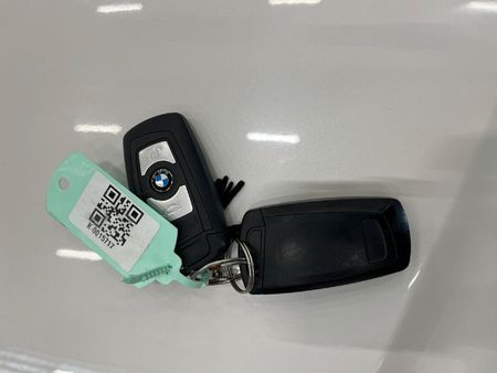 2017-BMW-3-Series-320i_6