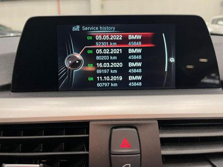 2017-BMW-3-Series-320i_8