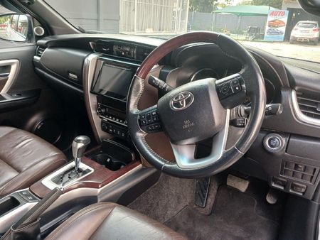 2017-Toyota-Fortuner-28-GD-6-4x4-Auto_12