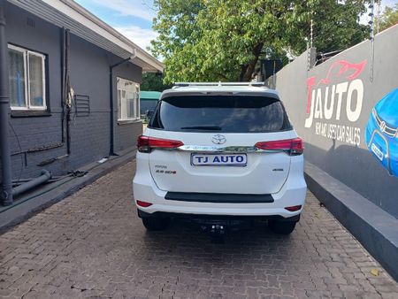 2017-Toyota-Fortuner-28-GD-6-4x4-Auto_4