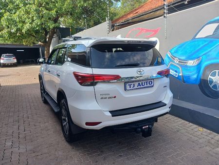 2017-Toyota-Fortuner-28-GD-6-4x4-Auto_5