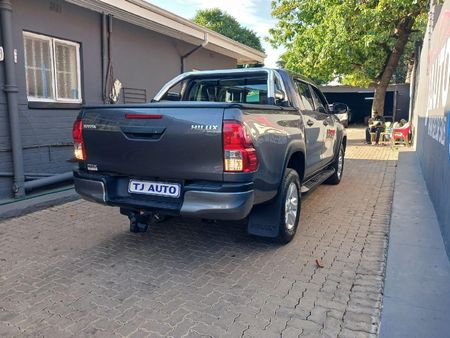 2018-Toyota-Hilux-24-GD-6-Raised-Body-SRX-Double-Cab_8