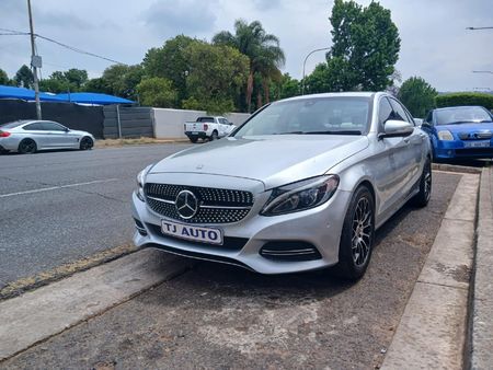 2015-Mercedes-Benz-C-Class-C-180-Auto_10