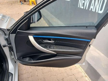 2017-BMW-3-Series-320i-Auto_14
