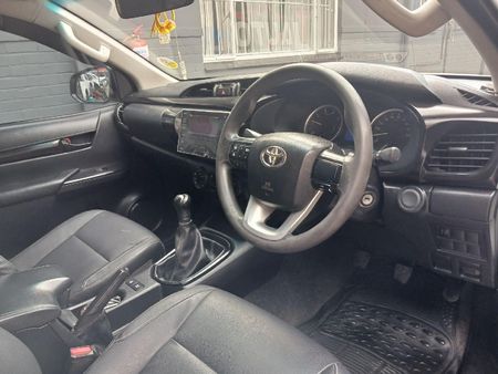 2018-Toyota-Hilux-24-GD-6-SRX-4x4-Double-Cab_9