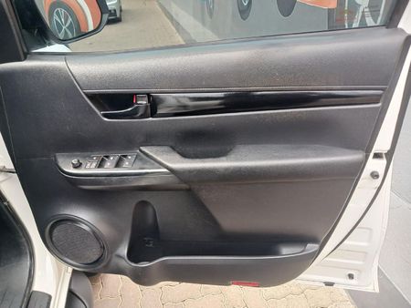 2018-Toyota-Hilux-24-GD-6-SRX-4x4-Double-Cab_10