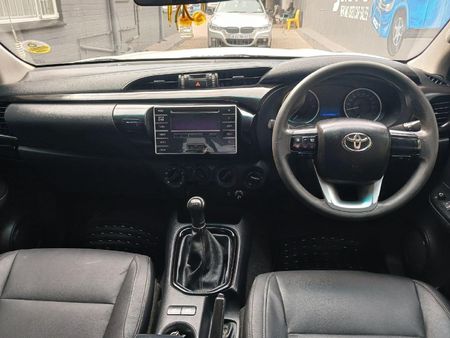 2018-Toyota-Hilux-24-GD-6-SRX-4x4-Double-Cab_6