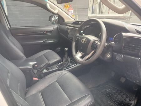 2018-Toyota-Hilux-24-GD-6-SRX-4x4-Double-Cab_8