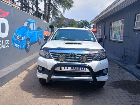 2012-Toyota-Fortuner-30-D-4D-Heritage-Raised-Body_0