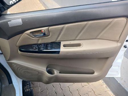2012-Toyota-Fortuner-30-D-4D-Heritage-Raised-Body_10