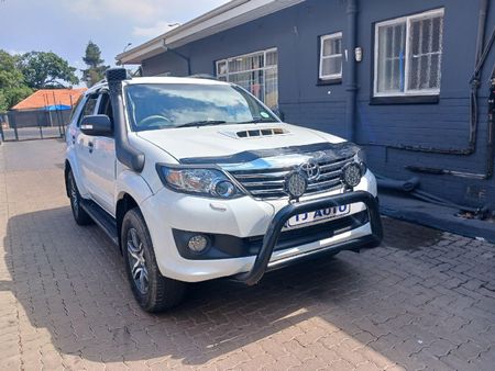 2012-Toyota-Fortuner-30-D-4D-Heritage-Raised-Body_1