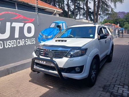 2012-Toyota-Fortuner-30-D-4D-Heritage-Raised-Body_2