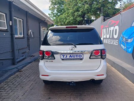 2012-Toyota-Fortuner-30-D-4D-Heritage-Raised-Body_3