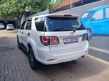 2012-Toyota-Fortuner-30-D-4D-Heritage-Raised-Body_4