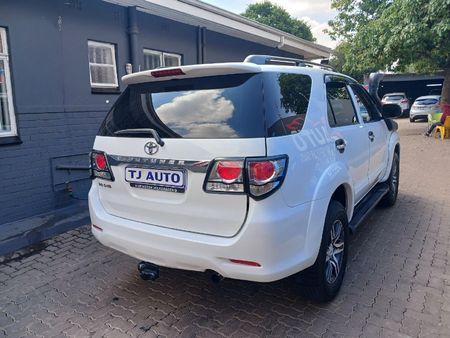 2012-Toyota-Fortuner-30-D-4D-Heritage-Raised-Body_5