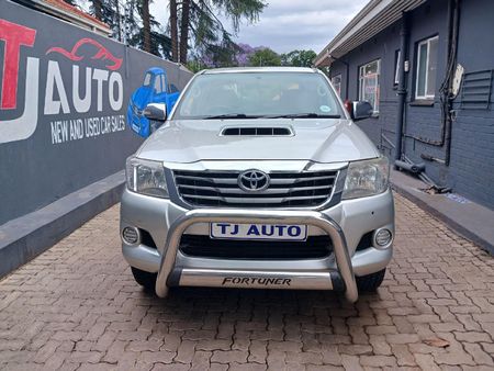 2014-Toyota-Hilux-30-D-4D-Raider-Raised-Body-Double-Cab_0